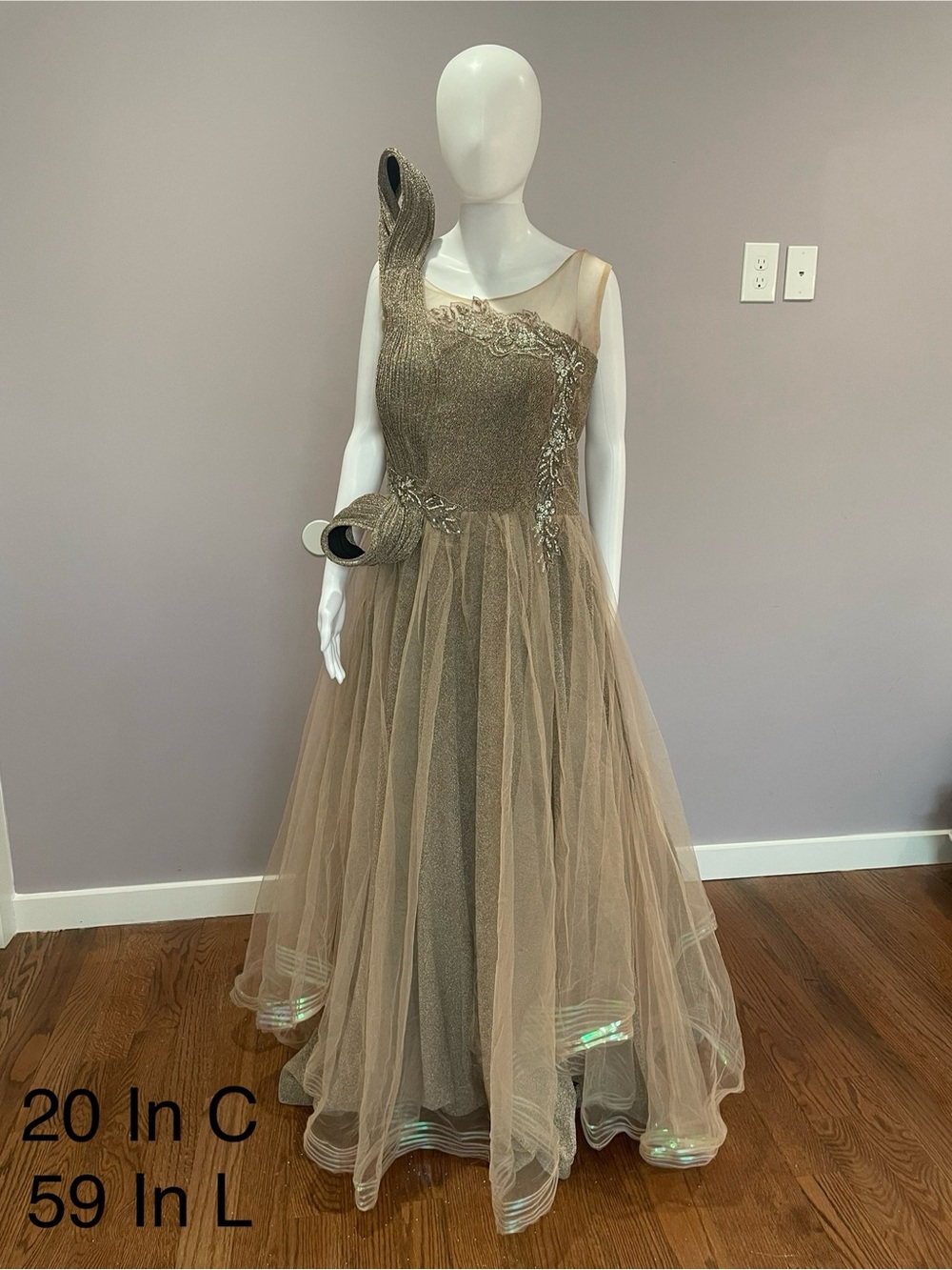 Elegant Gold Evening Gown with Tulle Overlay